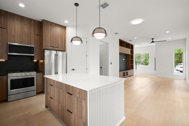 Building Photo - 913 Capitol Ct