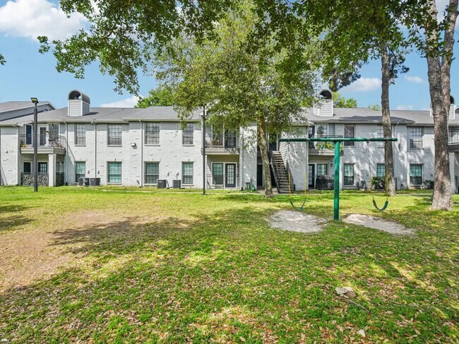 Building Photo - 4211 Clay Hill Dr