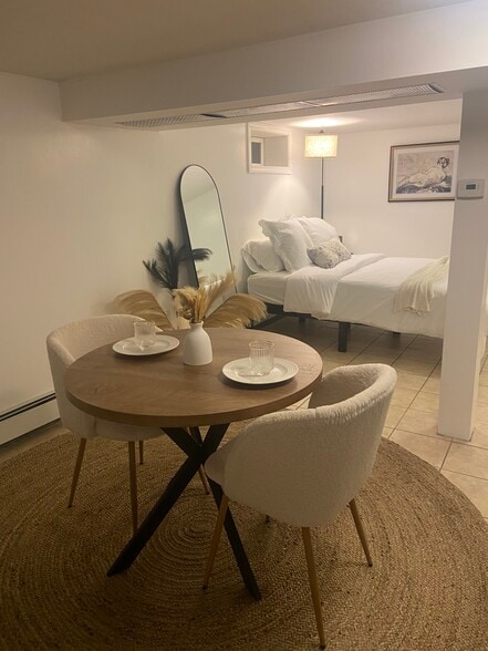 Building Photo - 256 Aqueduct Rd