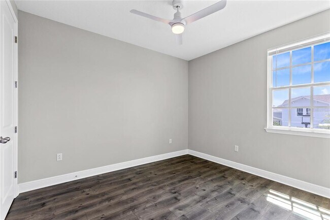 Building Photo - 10205 Pearson Ave