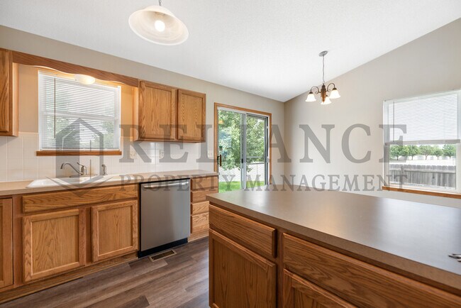 Building Photo - 1349 N Aksarben Ct