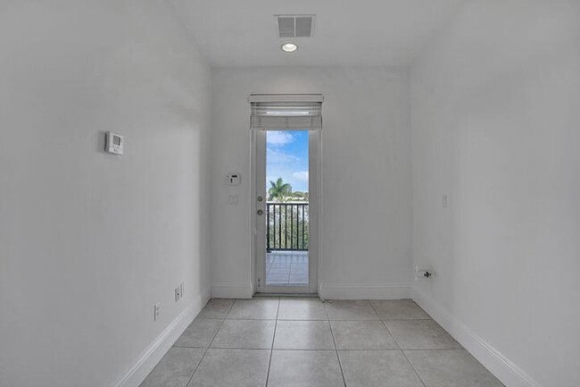 Building Photo - 3120 E Latitude Cir