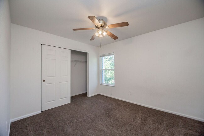 Building Photo - Students Welcome! Charming 3-Bedroom, 2-Bath Home in the Heart of Mid-Town Fort Collins