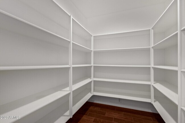 Building Photo - 14038 W Desert Hollow Dr