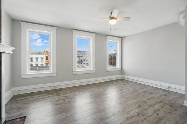 Building Photo - 107 W Elder St