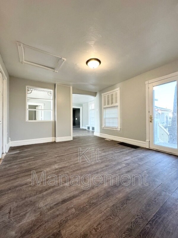 Building Photo - 1141 Earlwood Ave