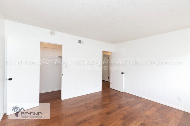 Building Photo - 6536 Avenida Manana