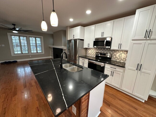 Building Photo - Deming Ave 2697-2699 NSLLC