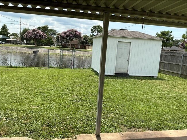 Building Photo - 5008 Academy Dr