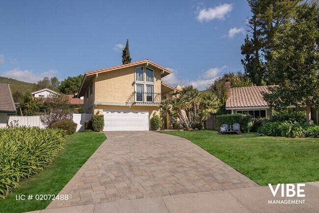 Building Photo - WESTLAKE HILLS- 5 BEDROOMS on a Quiet Street. Walk to everything!!!