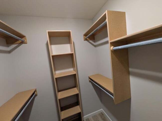 Building Photo - 9201 E Fox Pt Ct