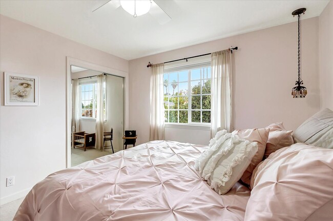 Building Photo - Executive Oasis l Huge Lot with Lush Green...