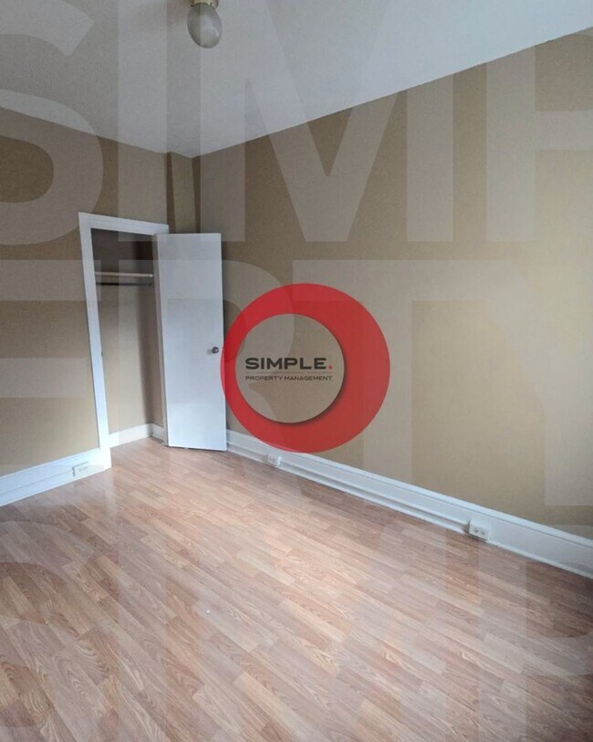 Building Photo - 4 Bedroom / 2 bathroom house