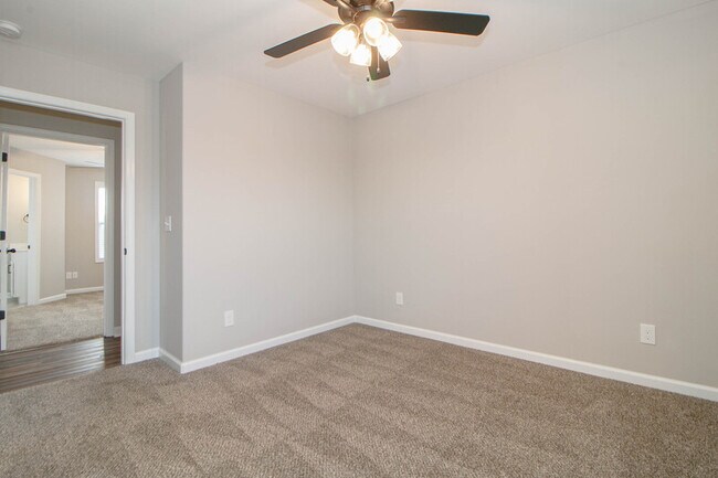 Building Photo - 1115-A4 Hillwood Dr