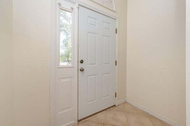 Building Photo - Move in ready Townhome in Fort Walton Beach close to Eglin AFB!