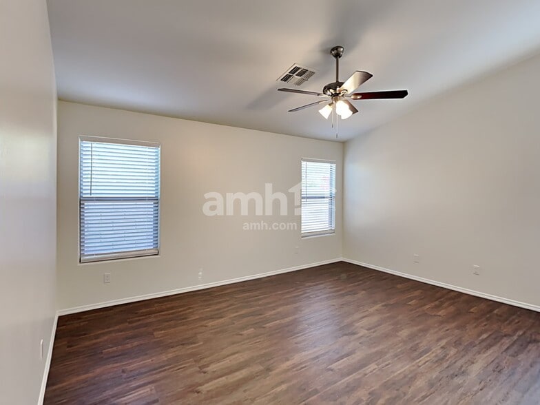 Building Photo - 3405 S 91st Dr