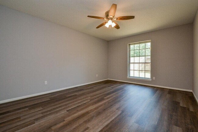 Building Photo - 10302 Tablerock Dr