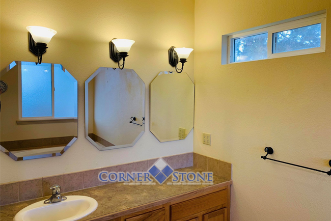Building Photo - Boise Home with 2 Master Bedrooms!