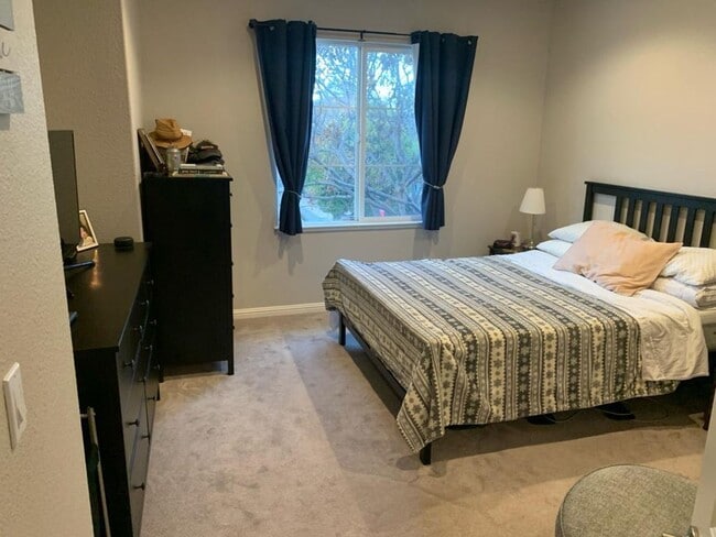 Building Photo - Modern Concord Townhouse 3/2.5 near BART &...