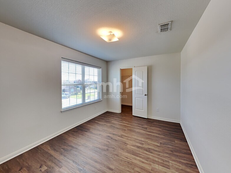 Building Photo - 8920 Blackhaw St