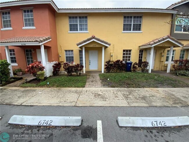 Building Photo - 6742 Sienna Club Dr