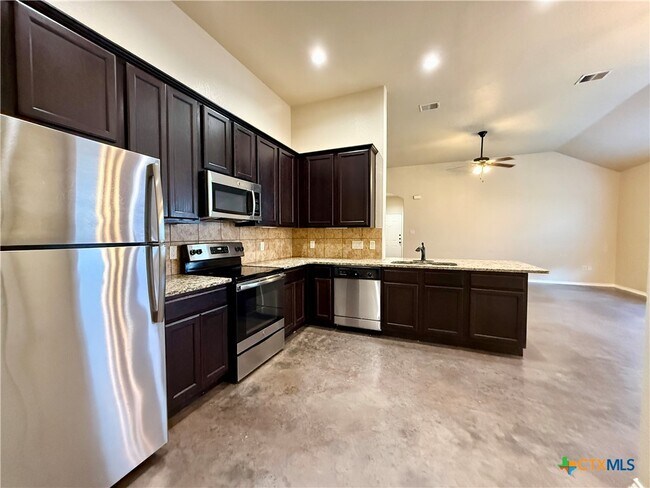 Building Photo - 424 Jack Rabbit Ln
