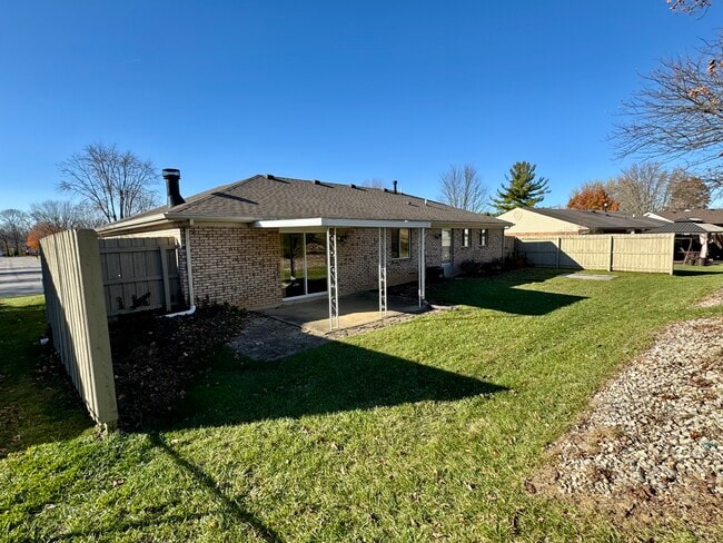 Building Photo - 325 Cedar Cliff Rd