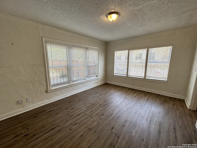 Primary Photo - 1625 McCullough Ave