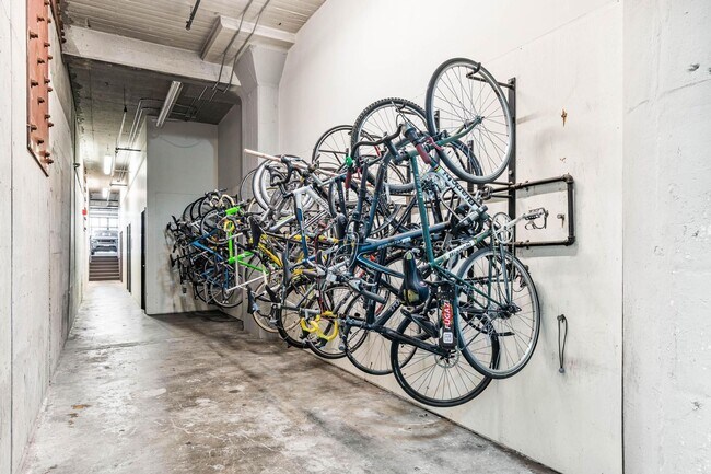 Building Photo - Stylish, south-facing 1-bdrm/1-bath loft in the Pearl—Deeded parking & storage