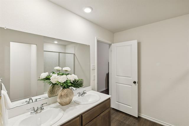 Building Photo - 909 Emerald Gate Dr