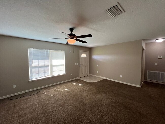 Building Photo - AMAZING 3 BD/2BA Home in Beautiful Ocala!!!