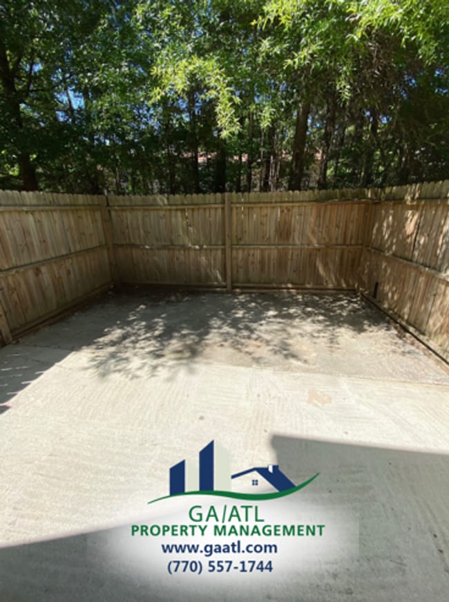 Building Photo - Spacious 3-bedroom townhouse in Riverdale