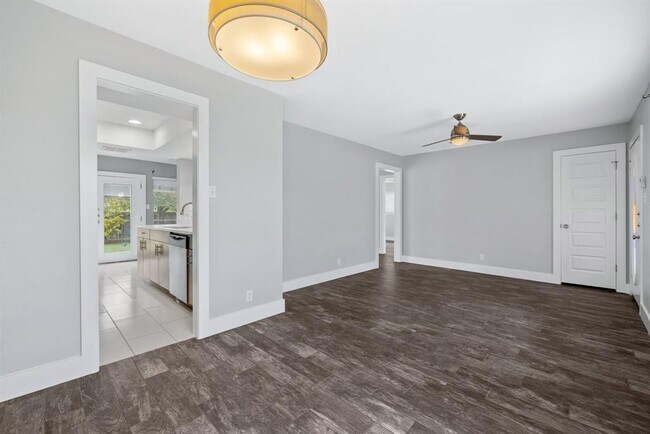 Building Photo - 3910 Hillside Dr