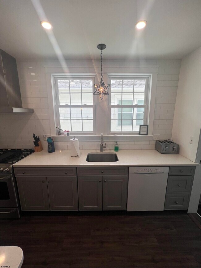 Building Photo - 29 N Hanover Ave