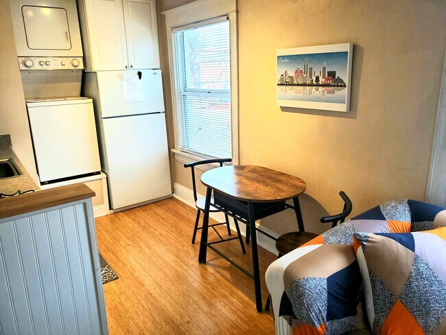 Building Photo - 608 S 35th Ave