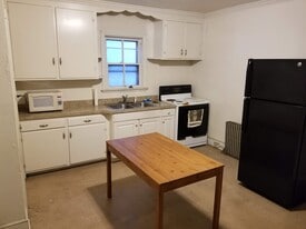 Building Photo - 982 Wayne Ave