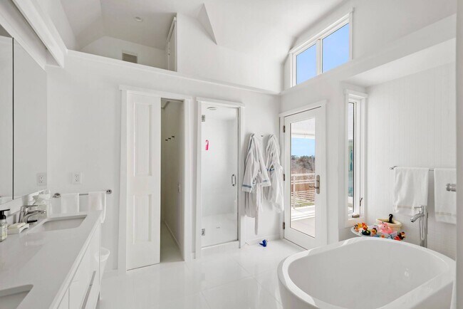 Building Photo - 64 West End Rd