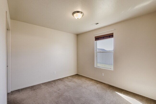 Building Photo - 1052 N Star Bright Ln
