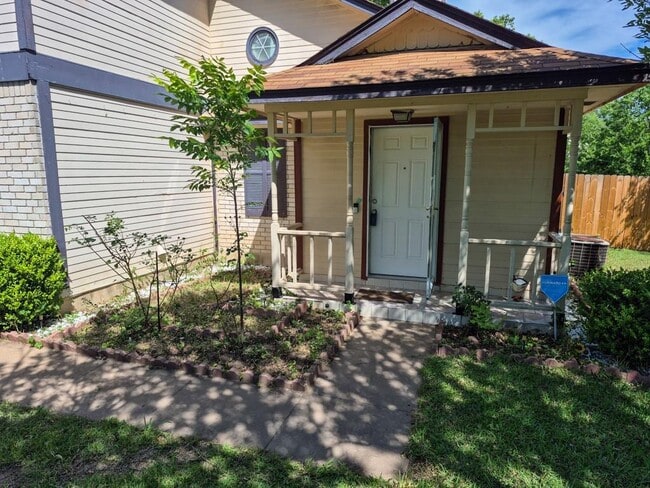 Building Photo - 11701 Hidden Quail Dr