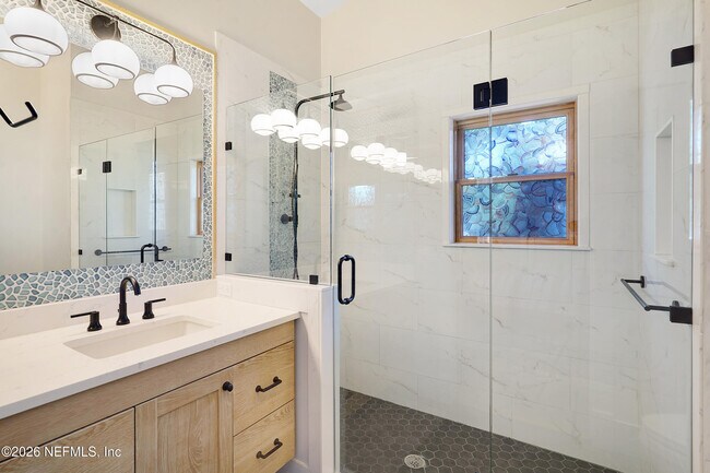 Building Photo - 290 St George St