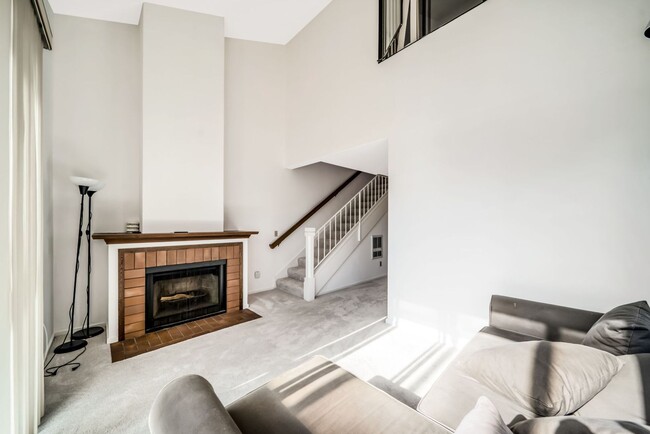 Building Photo - NORTH BERKELEY APARTMENT FOR RENT - $4,500/mo