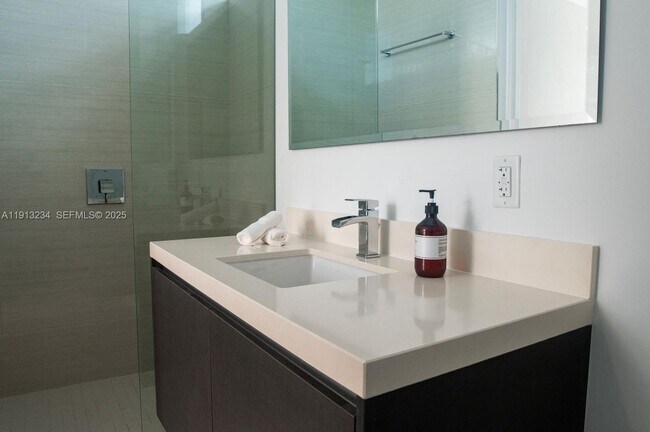 Building Photo - 851 NE 1st Ave