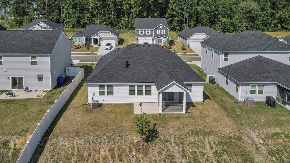Building Photo - 12129 Rowan Hill Dr