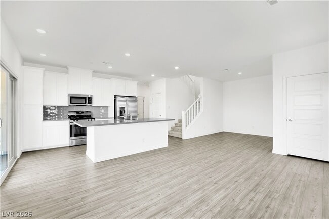 Building Photo - 600 N Carriage Hill Dr