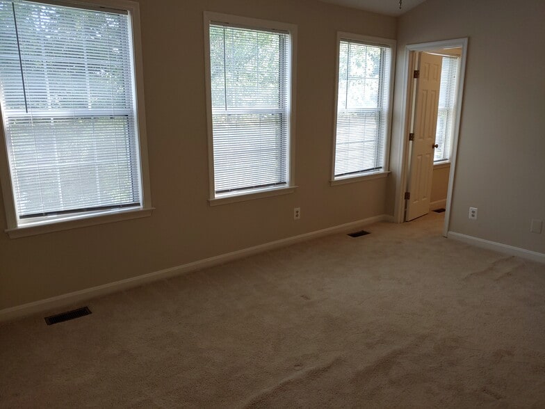 Master bedroom - 47608 Sandbank Sq