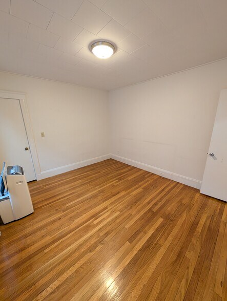 Building Photo - 33 Seven Pines Ave