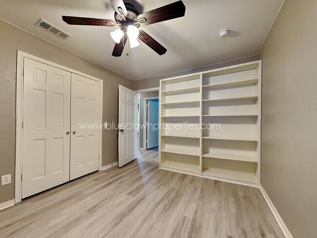 Building Photo - 1804 Mercedes Pl