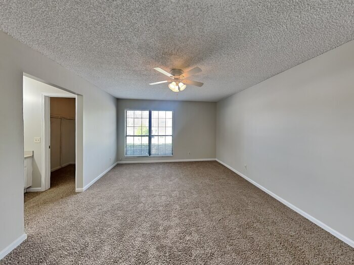 Building Photo - 6235 Cranberry Ln E