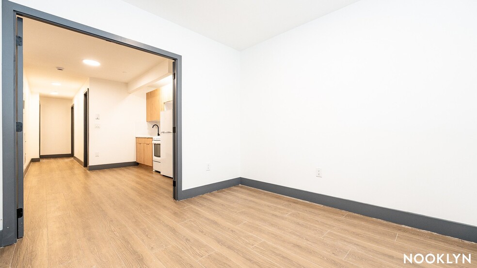 Building Photo - 2008 Fulton St