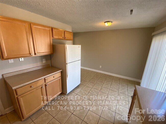 Building Photo - 1111 Arbor Dr